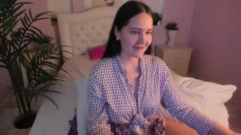 Snapshot of lucy_boobsy chatting on March 9, 3:01 am Laura online show from March 9, 3:01 am
