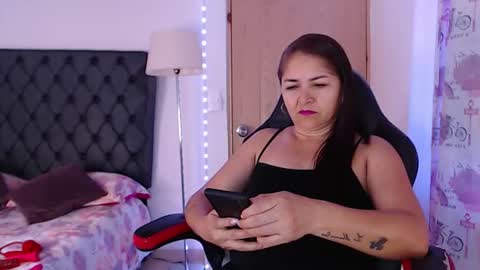 Snapshot of lucy_chanel chatting on January 4, 2:46 am lucy online show from January 4, 2:46 am