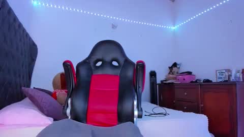 Snapshot of lucy_chanel chatting on November 16, 10:15 pm lucy online show from November 16, 10:15 pm