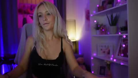 Snapshot of lucy_cutie_ chatting on July 28, 8:52 pm Cutie Lucy online show from July 28, 8:52 pm