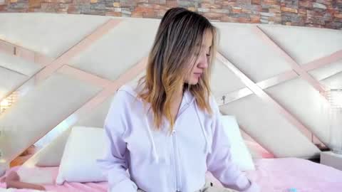 lucy_davies_ online show from April 30, 11:49 am