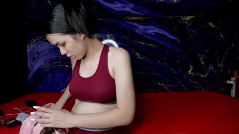 Snapshot of lucy_doll69 chatting on May 19, 12:38 am lucy_doll69 online show from May 19, 12:38 am