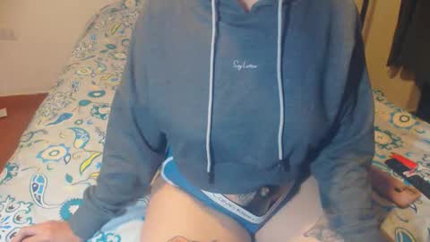 Snapshot of lucy_dreams69 chatting on October 10, 11:37 pm Lucia online show from October 10, 11:37 pm