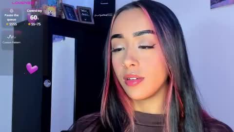 Snapshot of lucy_ev chatting on January 30, 8:22 am Lucy online show from January 30, 8:22 am