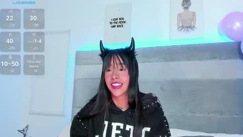 Snapshot of lucy_ev chatting on October 17, 4:59 am Lucy online show from October 17, 4:59 am