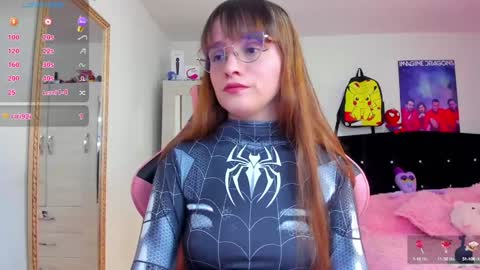 Snapshot of lucy_hess_ chatting on December 11, 4:53 pm Lucy online show from December 11, 4:53 pm