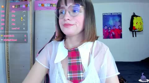 Snapshot of lucy_hess_ chatting on September 19, 9:37 pm Lucy online show from September 19, 9:37 pm
