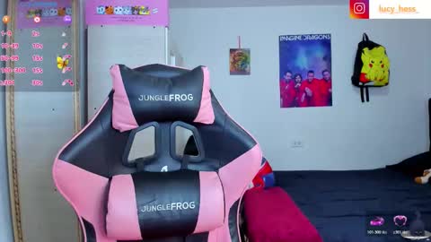 Snapshot of lucy_hess_ chatting on October 28, 6:10 pm Lucy online show from October 28, 6:10 pm