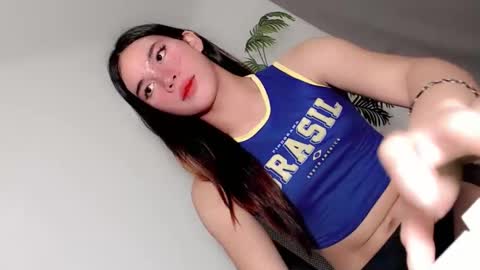 Snapshot of lucy_juicy18 chatting on April 13, 12:21 pm Call me Lucy online show from April 13, 12:21 pm