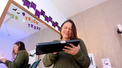 Snapshot of lucy_lu17 chatting on October 22, 1:22 pm Lucy online show from October 22, 1:22 pm