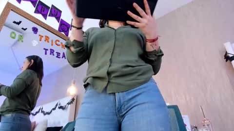 Snapshot of lucy_lu17 chatting on October 29, 2:30 pm Lucy online show from October 29, 2:30 pm