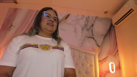 Snapshot of lucy_milf_474 chatting on June 18, 12:20 pm Lucy online show from June 18, 12:20 pm