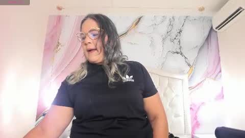 Snapshot of lucy_milf_474 chatting on July 12, 12:29 pm Lucy online show from July 12, 12:29 pm