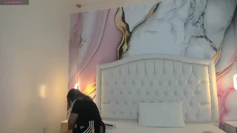 Snapshot of lucy_milf_474 chatting on July 16, 12:00 pm Lucy online show from July 16, 12:00 pm