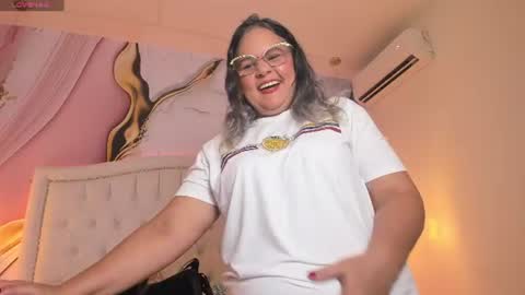 Snapshot of lucy_milf_474 chatting on August 1, 12:15 pm Lucy online show from August 1, 12:15 pm