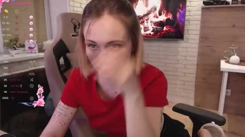 Snapshot of lucy_mirror chatting on October 10, 9:36 pm Lucy online show from October 10, 9:36 pm