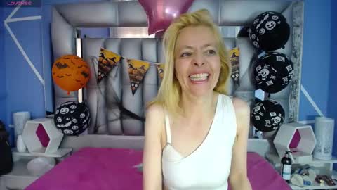  SleepyAbuela online show from October 28, 1:58 pm