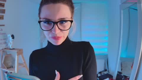 Snapshot of lucy_priincess chatting on December 14, 5:18 am lucy online show from December 14, 5:18 am