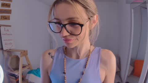 Snapshot of lucy_priincess chatting on January 12, 2:45 am lucy online show from January 12, 2:45 am