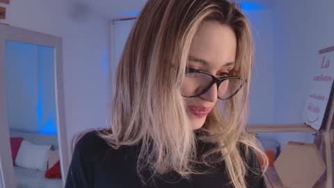 Snapshot of lucy_priincess chatting on January 25, 6:01 am lucy online show from January 25, 6:01 am