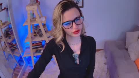 Snapshot of lucy_priincess chatting on March 2, 9:10 am lucy online show from March 2, 9:10 am