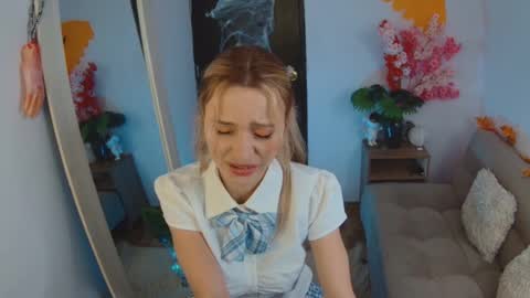 Snapshot of lucy_priincess chatting on October 27, 5:22 am lucy online show from October 27, 5:22 am