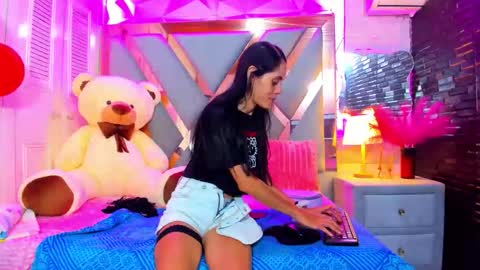 Snapshot of lucy_unlimited chatting on May 13, 2:20 am Lucy unlimit come back here online show from May 13, 2:20 am