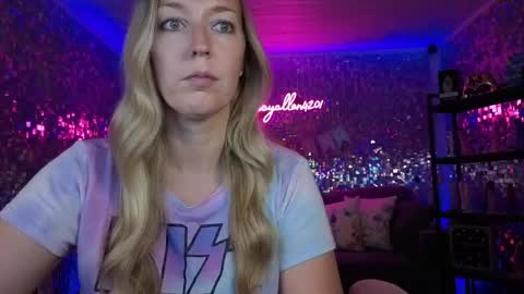 lucyallen4201 online show from June 2, 1:51 am