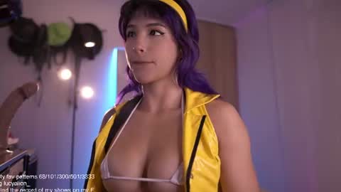 Snapshot of lucyallenx chatting on June 20, 2:31 pm Lucy Alien online show from June 20, 2:31 pm