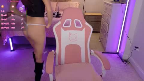 Snapshot of lucydelrey57 chatting on February 4, 8:47 pm lucydelrey57 online show from February 4, 8:47 pm