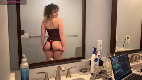 lucydreamsbaby online show from March 6, 1:16 am