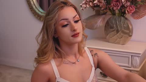 Lucy Lexton online show from January 20, 6:21 am