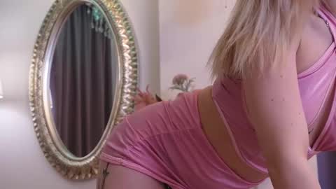 Lucy Lexton online show from February 21, 10:50 am