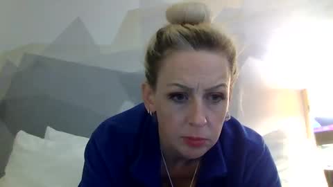 Lucy Loves Lookers online show from December 5, 5:26 am
