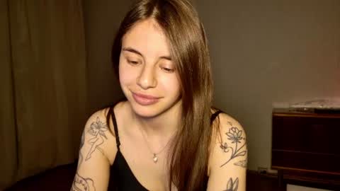 Snapshot of lucyrait chatting on June 11, 12:32 am Lucy online show from June 11, 12:32 am