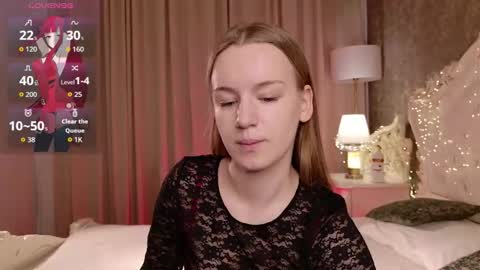 Snapshot of lucyshaw chatting on November 6, 8:26 am Lucy online show from November 6, 8:26 am