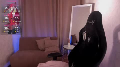 Snapshot of lucyshaw chatting on November 8, 7:30 am Lucy online show from November 8, 7:30 am