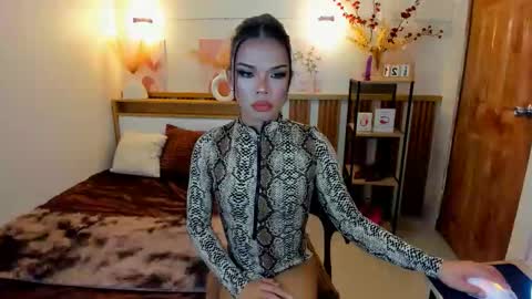 lucyvane online show from February 19, 3:52 pm