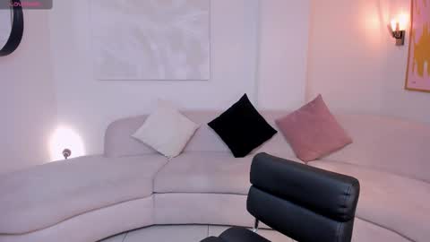 Lucy online show from October 3, 8:06 pm