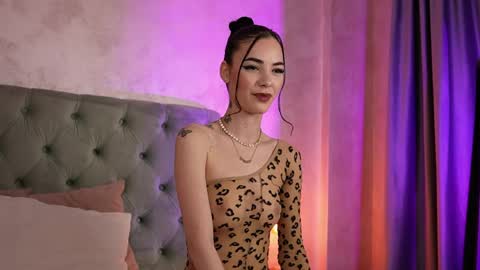 LucyWillow online show from April 28, 2:10 am