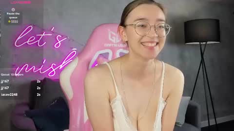 Snapshot of lucyy_green chatting on July 7, 7:23 am Lucy online show from July 7, 7:23 am