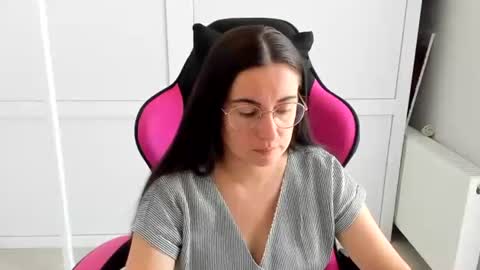 Snapshot of lucyycharm chatting on June 26, 6:29 am Lucy online show from June 26, 6:29 am