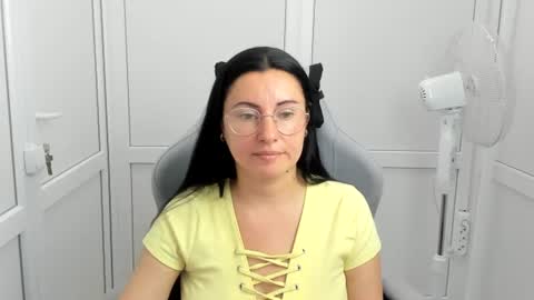 Snapshot of lucyycharm chatting on July 2, 1:17 pm Lucy online show from July 2, 1:17 pm