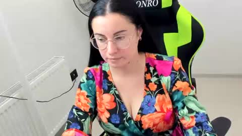 Snapshot of lucyycharm chatting on July 20, 10:29 am Lucy online show from July 20, 10:29 am