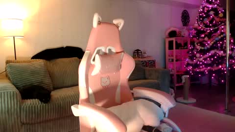 Lucy online show from December 5, 12:08 am