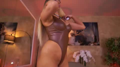 LucyRose online show from June 18, 8:14 am