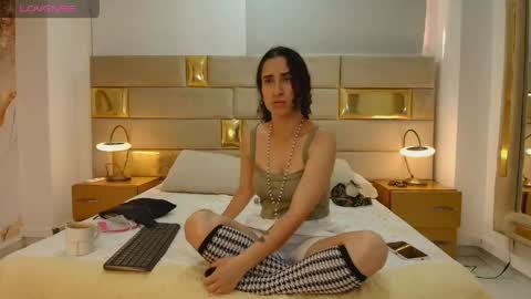 Snapshot of ludovicca_mark chatting on May 18, 7:41 pm Ludovicca Mark online show from May 18, 7:41 pm
