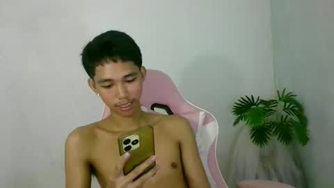 Snapshot of lui_the_fucker chatting on December 15, 5:44 am lui_the_fucker online show from December 15, 5:44 am