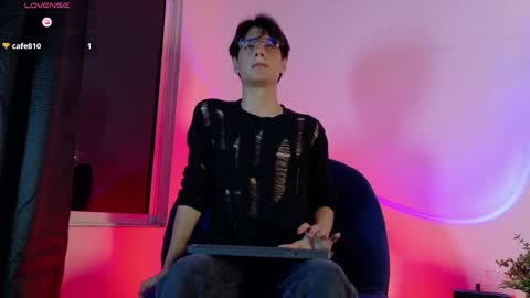 Snapshot of lui_x_dust chatting on May 30, 3:25 am Lui online show from May 30, 3:25 am