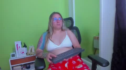 luigi0004 online show from July 25, 12:14 pm